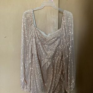 Gold in color! Never worn and bought from Shein!